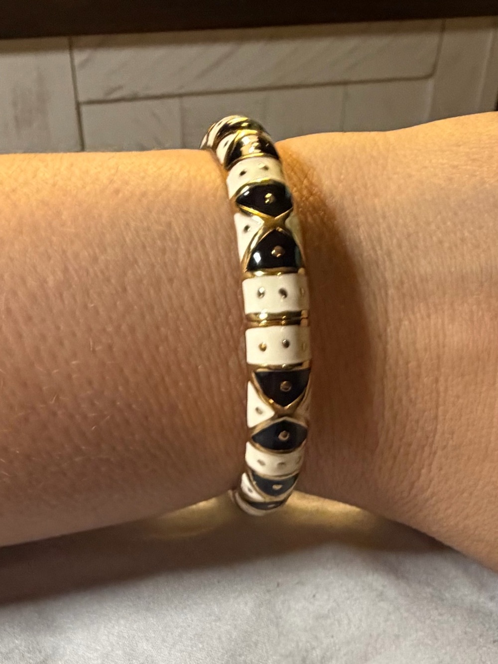 Vintage Joan Rivers Black and White Enamel Hinged Bangle
